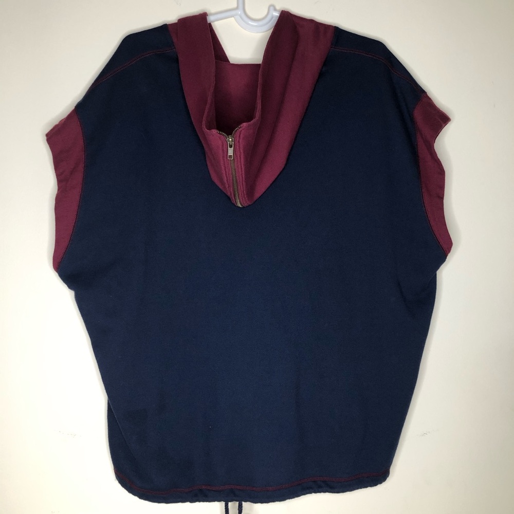 New York News Front Zipped Hoodie sleevelessJacket - Picture 2 of 4